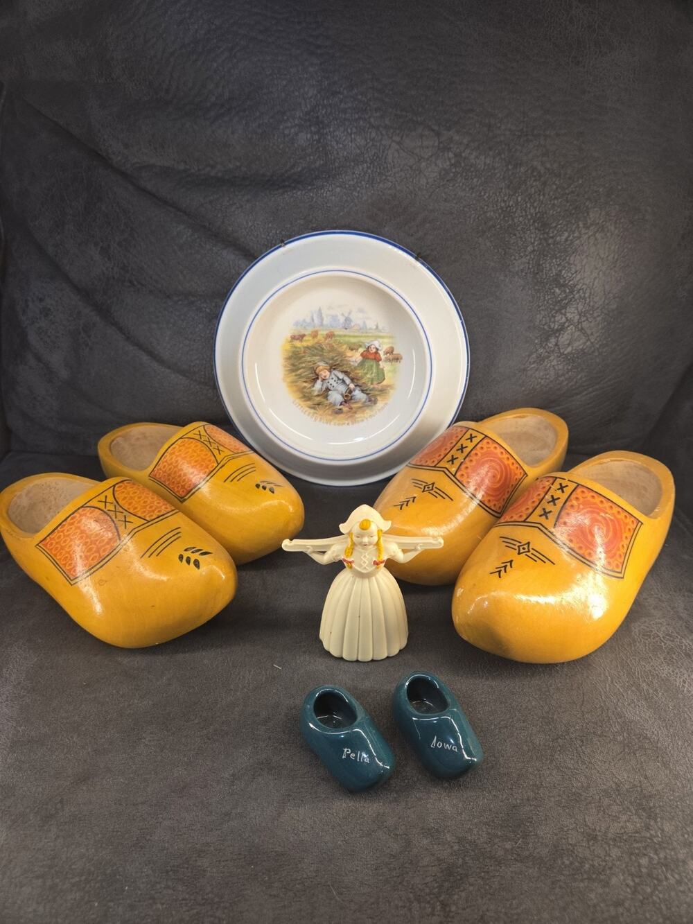 Vintage Dutch Klompen Wooden Shoes Pella Iowa Souvenir Ceramic Shoes Plate Lot